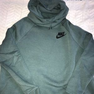 Women’s Nike funnel neck hoodie. Size XL.